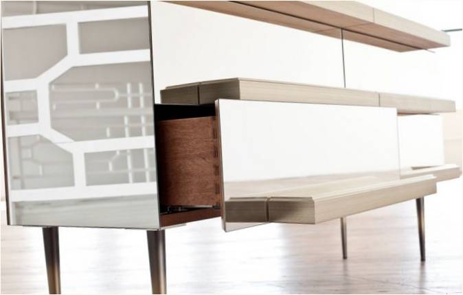 Hübsche verspiegelte Kommode aus der Kollektion CREDENZA von Luis Pons Design Lab